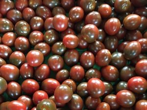 Dunkelrote Cocktailtomaten