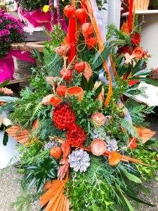 Natur und die Farbe Rot dominieren bei den Gestecken