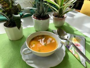 Karotten-Orangensuppe mit Thymian