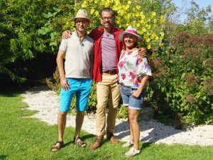 Biogärtner Karl Ploberger mit Johanna und Günther Eder