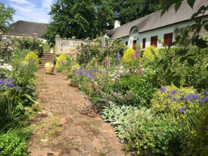 Ein typischer englischer Garten im Weingut Rustenberg in Südafrika
