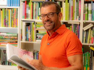 Karl Ploberger mit Buch