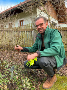 Ploberger beim Beerenschnitt