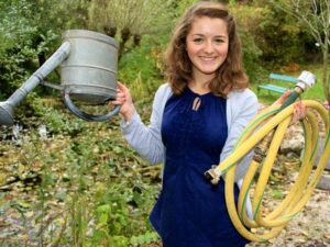Gießkanne und Gartenschlauch werden jetzt eingewintert