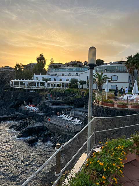 Hotel in der Abendstimmung