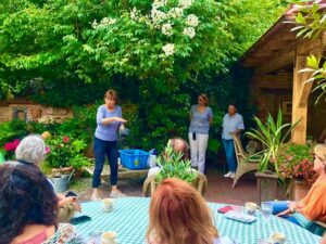 Rosenseminar im Garten des Biogärtners