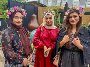 Gäste aus aller Welt - oft in Flower-Dress