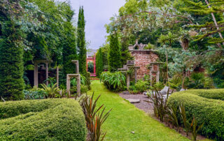 Ruinen im Garten Cork-Lodge